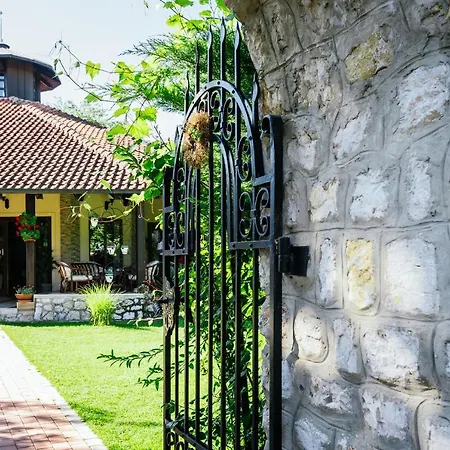 Atos Srebrno Jezero - And Restaurant Hotel