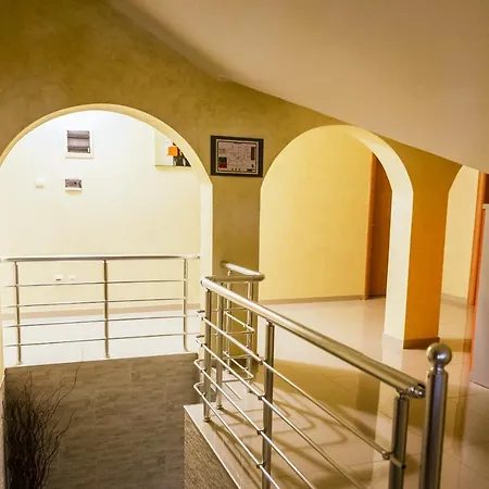 Atos Srebrno Jezero - And Restaurant Hotel *