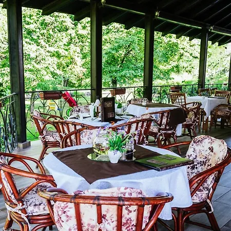 Atos Srebrno Jezero - And Restaurant 호텔 Veliko Gradište