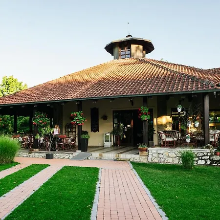 Atos Srebrno Jezero - And Restaurant Hotel